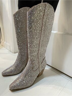 Matisse Nashville Silver Rhinestone Cowboy/ Cowgirl Boots in Women's size 7.5.
